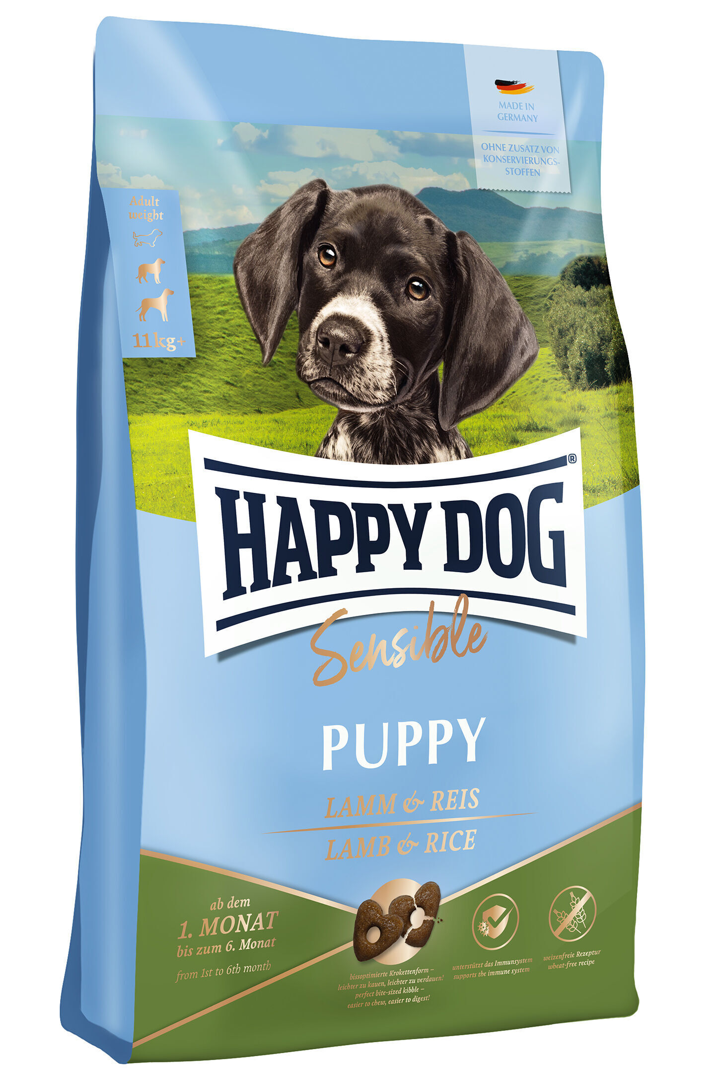 Verpackung für Hundefutter der Marke Happydog, Sensible Puppy, Lamm & Reis. Illustration eines Welpen vor Landschaft. Text: "Made in Germany", "ohne Zusatz von Konservierungsstoffen", "ab dem 1. Monat bis zum 6. Monat".