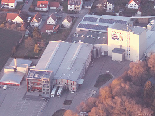 Luftaufnahme des Werksgeländes der Firma interquell in Wehringen