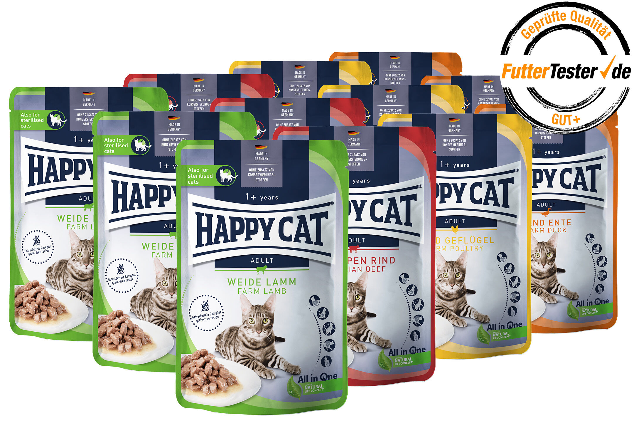 Meat in Sauce - Culinary Mixpaket 2 Eine Auswahl von elf Happy Cat Erwachsenen-Katzenfutterbeuteln in verschiedenen Geschmacksrichtungen wie Lamm, Rind und Ente mit einem FutterTester.de-Qualitätssiegel im Hintergrund.