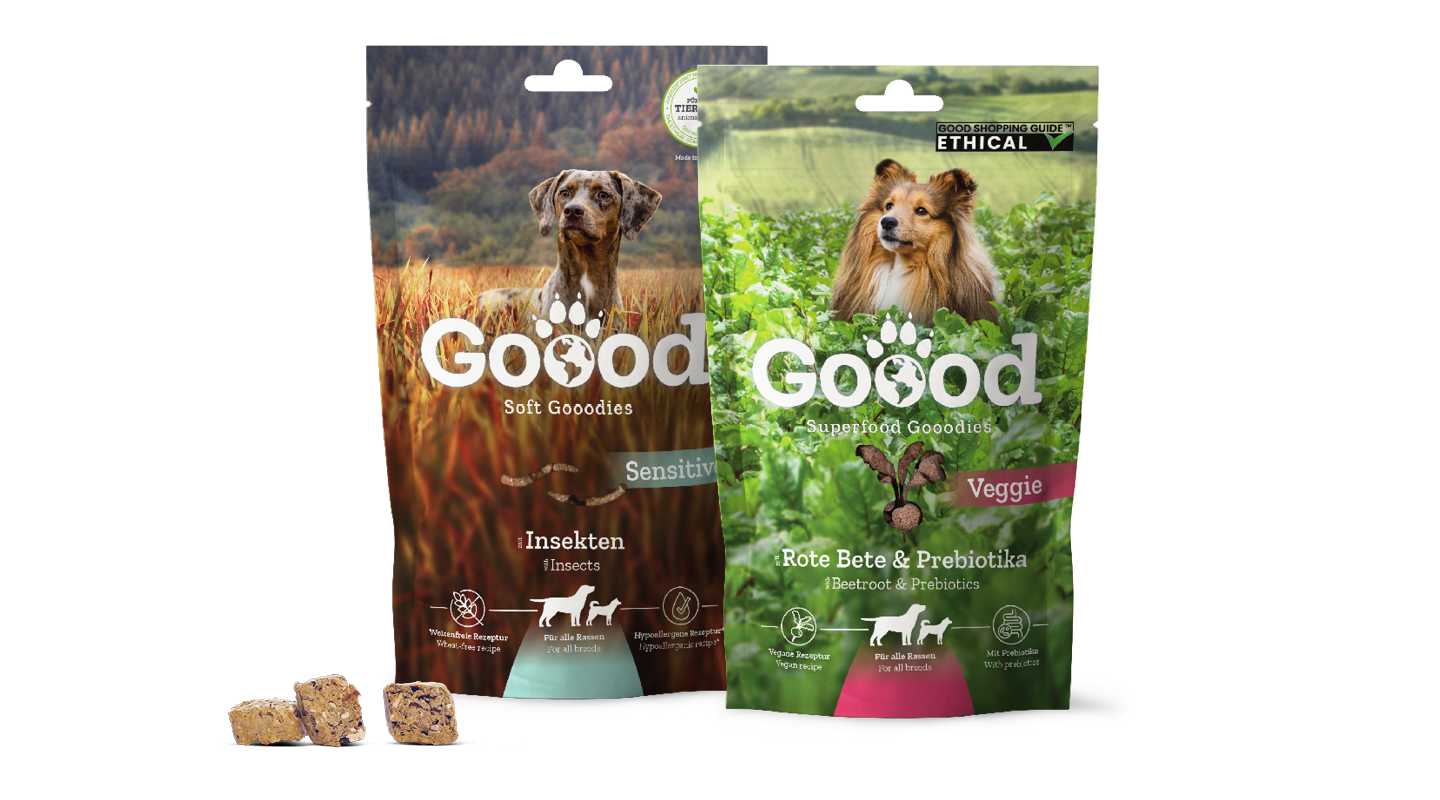 Zwei Hundesnacks der Marke Goood, in vegetarischer Variante.