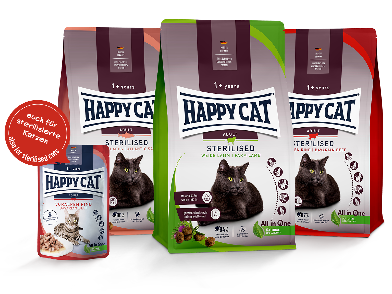 Vier Verpackungen von Katzenfutter, drei große Tüten und ein kleiner Beutel mit Bildern von Katzen und dem Markenlogo "Happy Cat", beworben für sterilisierte Katzen.