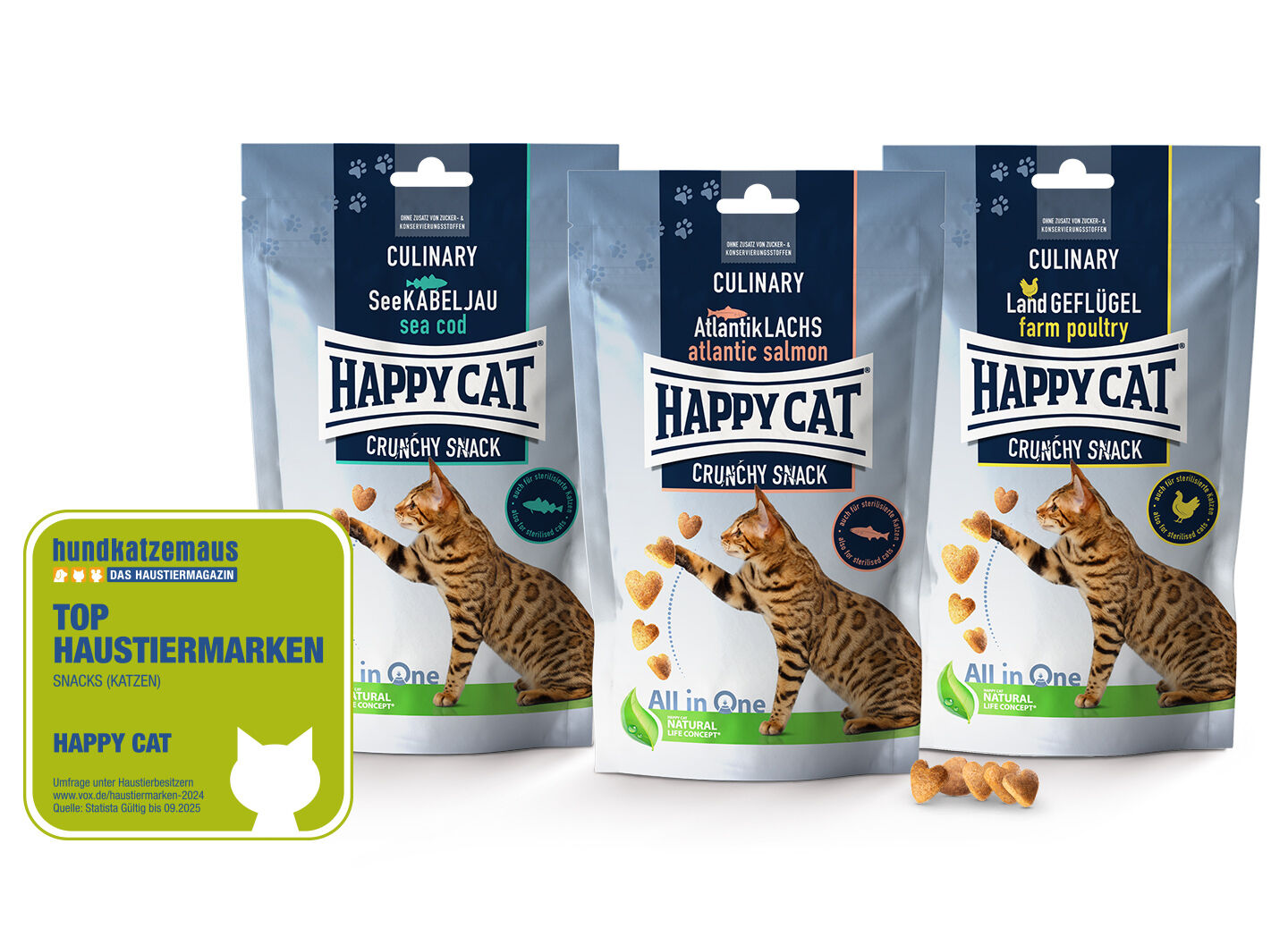 Drei verschiedene Packungen Happy Cat Crunchy Snacks mit Siegel zur Auszeichnung Top Haustiermarke 2024