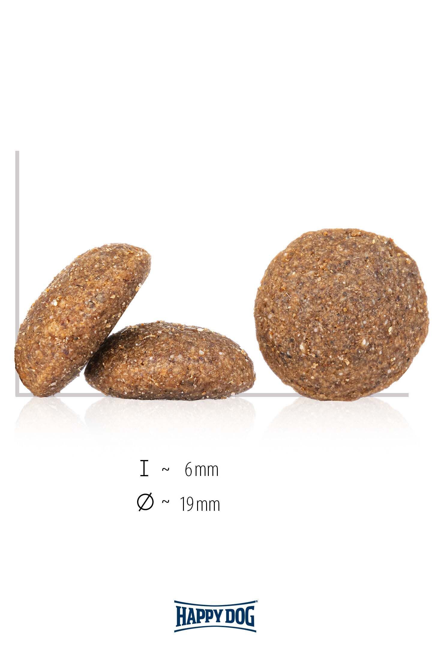 Hundefutter-Kroketten von Happydog, nebeneinander liegend, Durchmesser ca. 19mm, Höhe ca. 6mm, auf weißem Hintergrund vor Happydog-Logo.