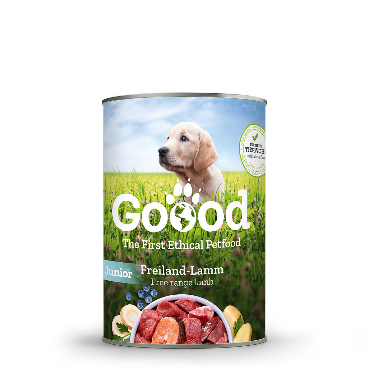Junior - Freiland-Lamm Eine Dosenverpackung zeigt einen Hundewelpen vor einem Feld unter blauem Himmel. Aufdruck: "Goood The First Ethical Petfood Junior Freiland-Lamm". Text: „Für mehr Tierwohl“.