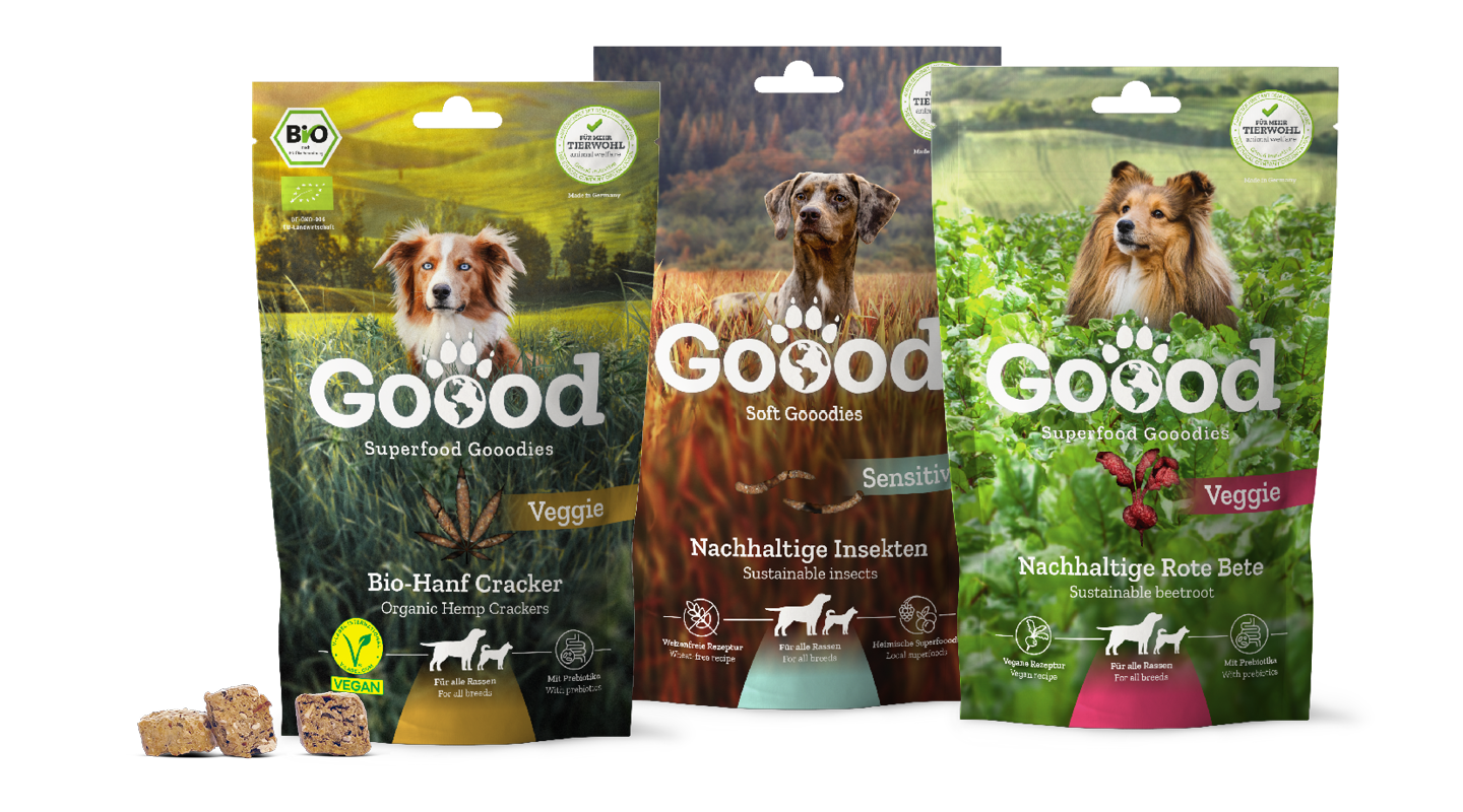 Drei Hundesnacks der Marke Goood, in vegetarischer Variante.