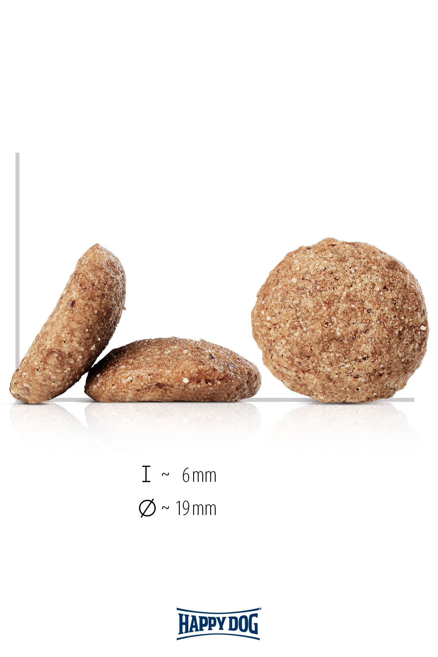 Drei runde, braune Hundekroketten von Happydog liegen nebeneinander auf weißem Hintergrund. Text: "l ~ 6mm, Ø ~ 19mm."