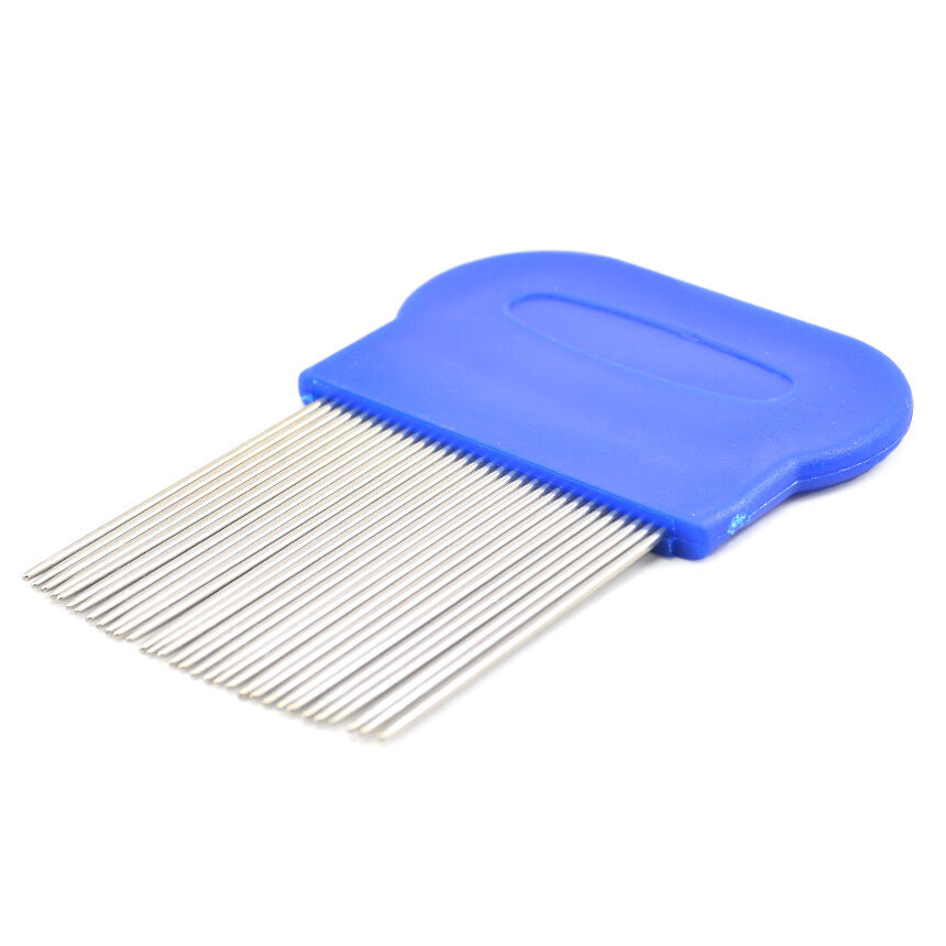 Enggezackter Flokamm mit metallenen Zähnen und blauem Plastikgriff